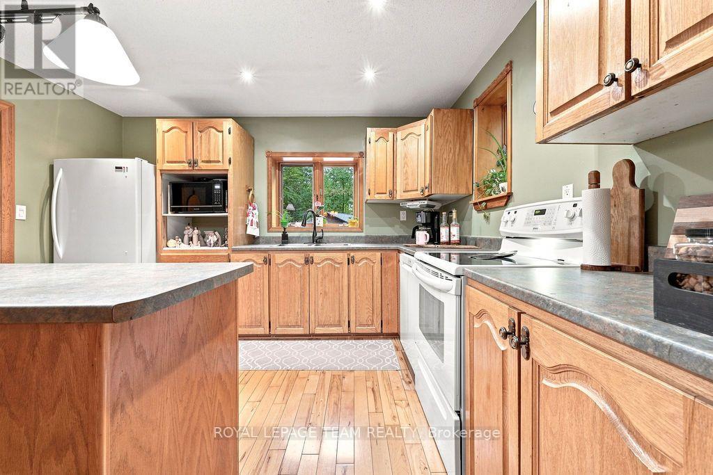2193 FOYMOUNT ROAD - 16