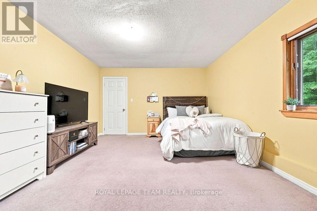 2193 FOYMOUNT ROAD - Image 29