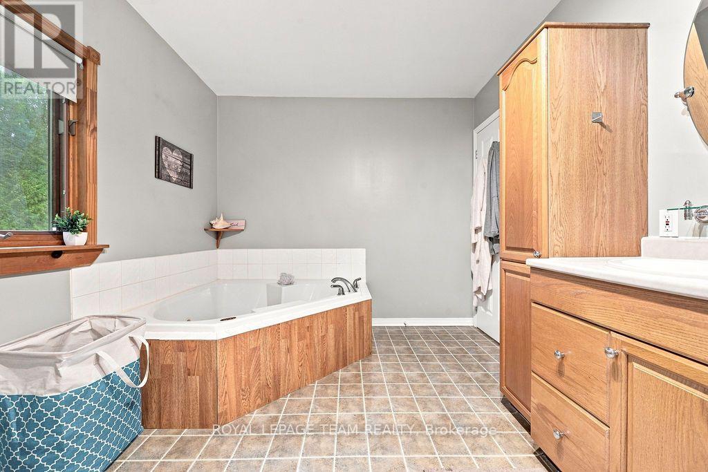 2193 FOYMOUNT ROAD - Image 32