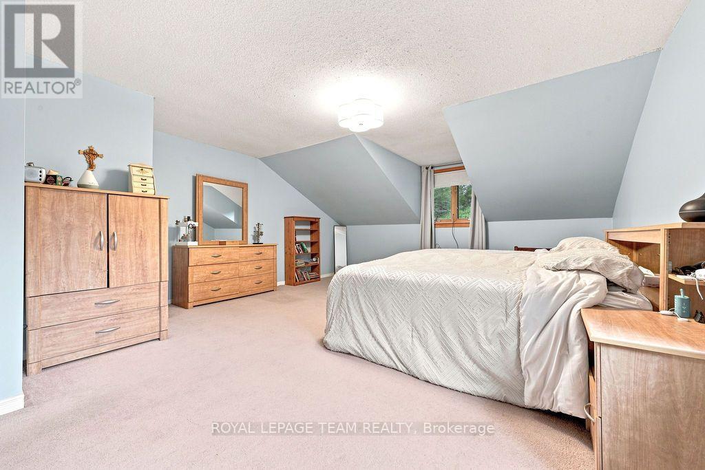 2193 FOYMOUNT ROAD - 33
