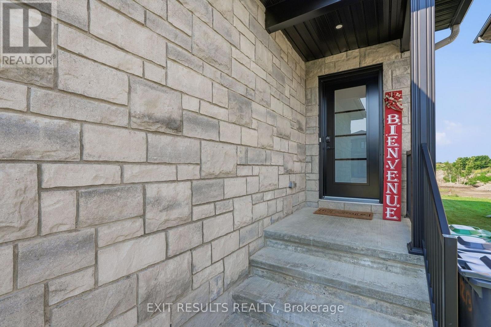 1213 MONTBLANC CRESCENT - 28
