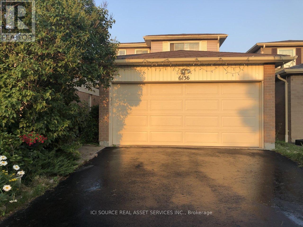 Photo of 6136 Fullerton Crescent