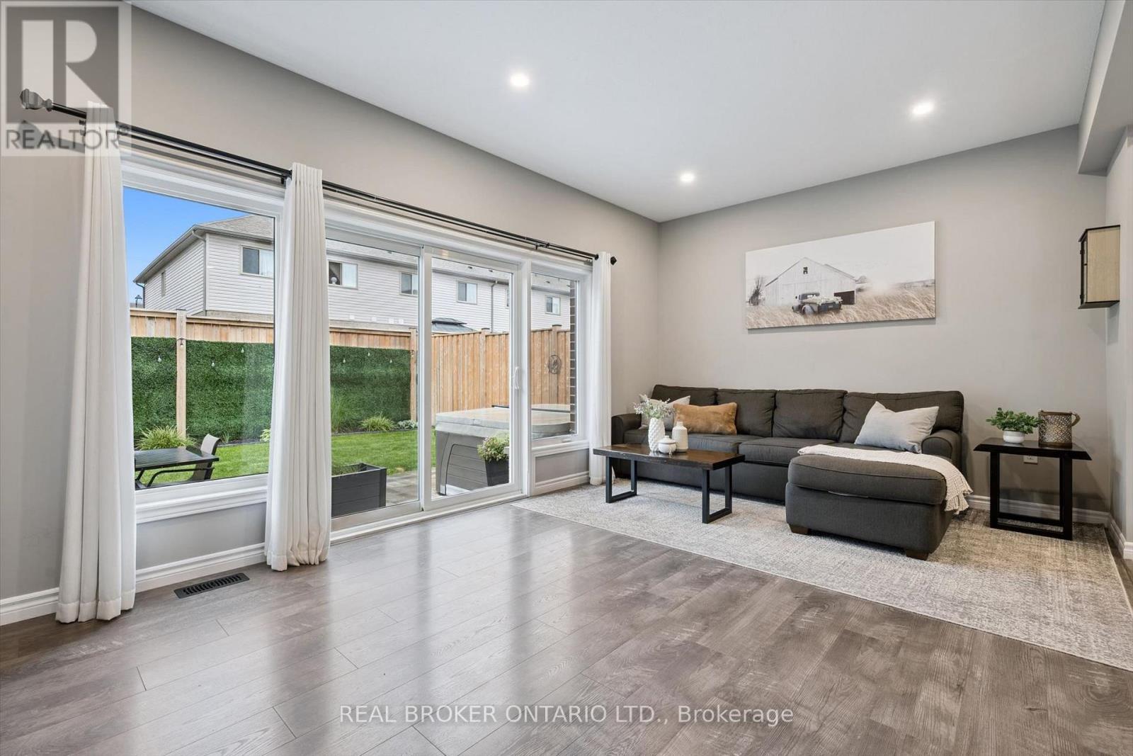 65 65 MIRANDA PATH, Woolwich — photo 5
