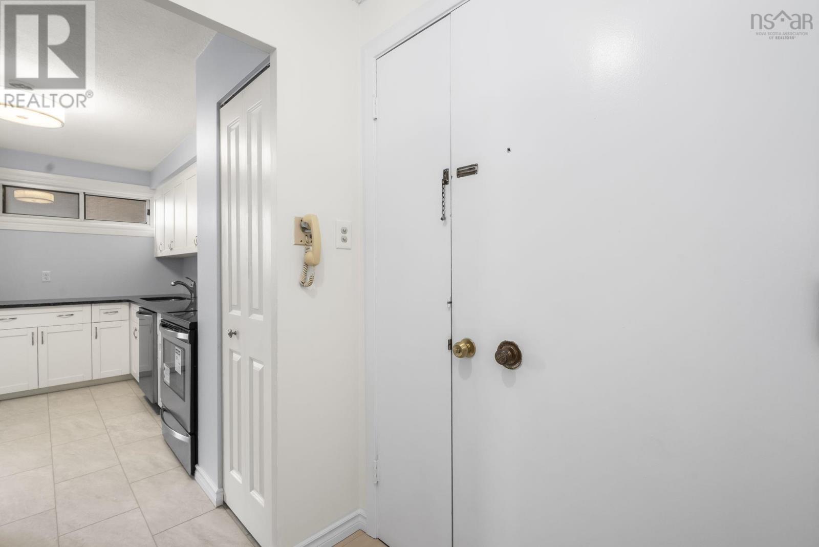 701 5959 Spring Garden Road, Halifax — photo 3