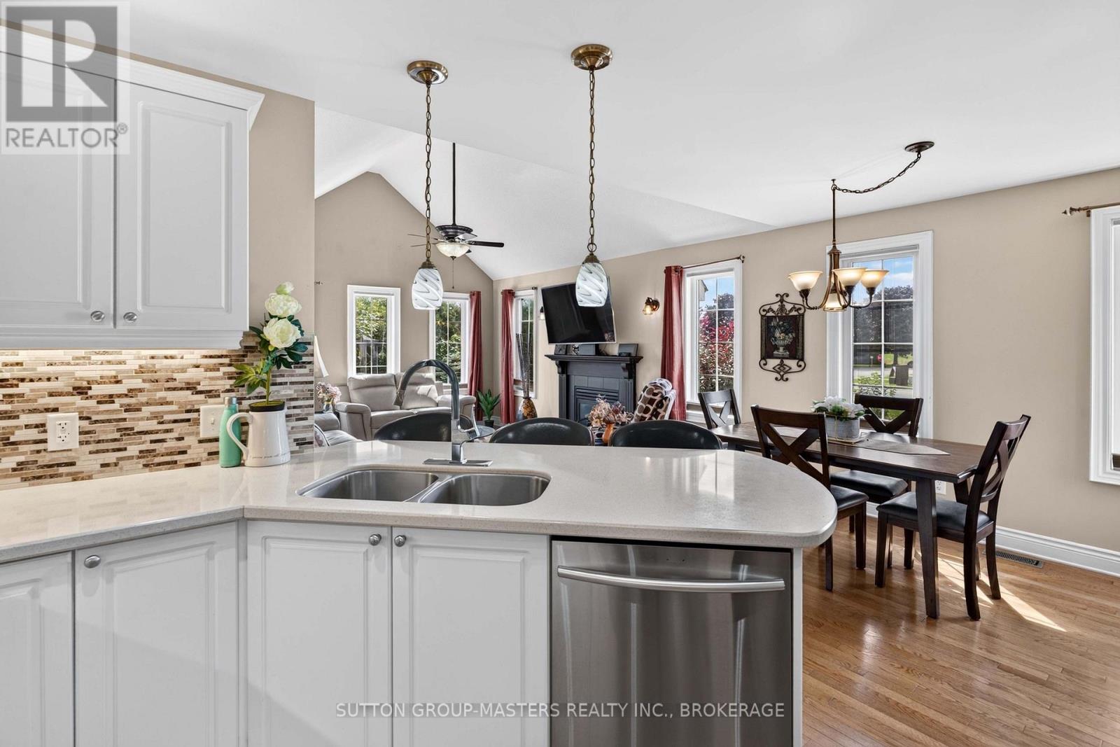 100 BRITANNIA CRESCENT - 15