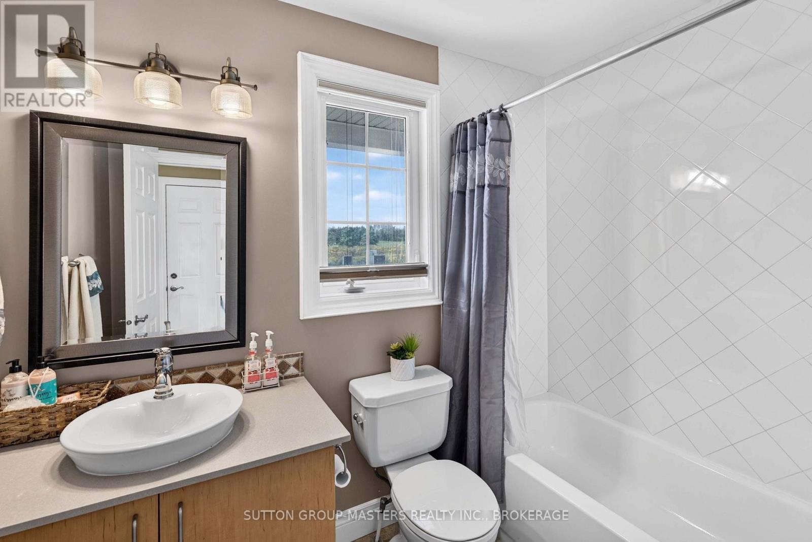 100 BRITANNIA CRESCENT - 20