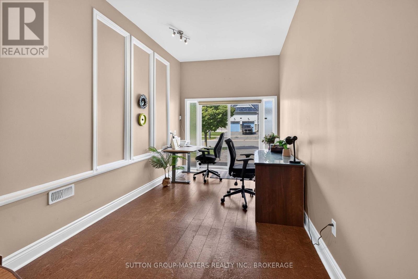 100 BRITANNIA CRESCENT - 29