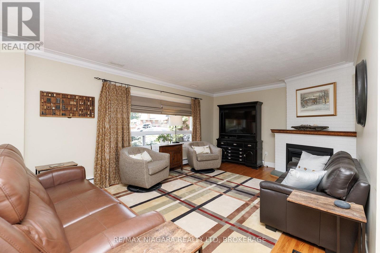 6329 GOODSIR CRESCENT - 10