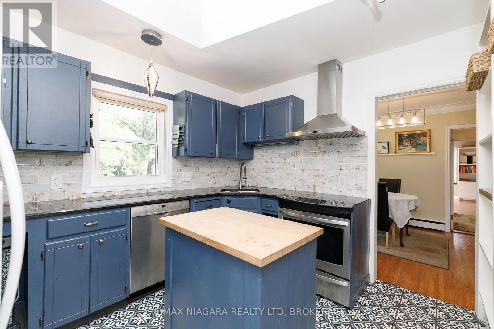 6329 GOODSIR CRESCENT - 13
