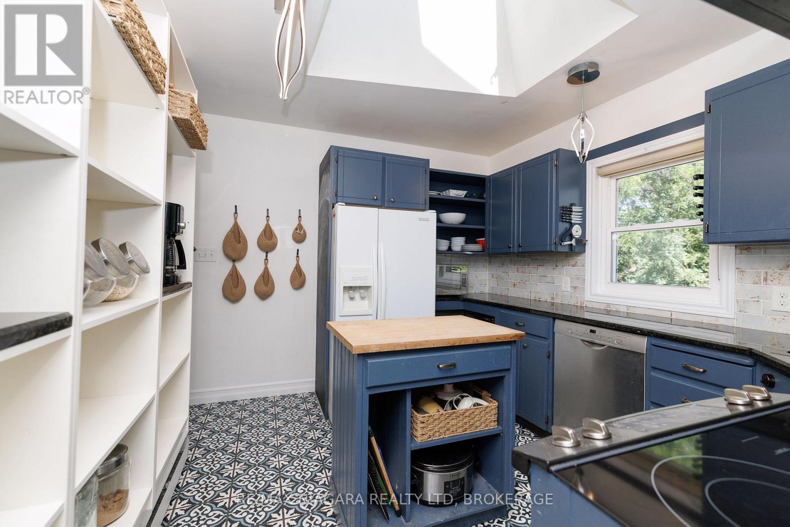 6329 GOODSIR CRESCENT - 14