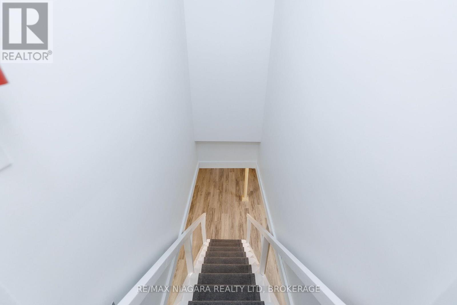 6329 GOODSIR CRESCENT - 26
