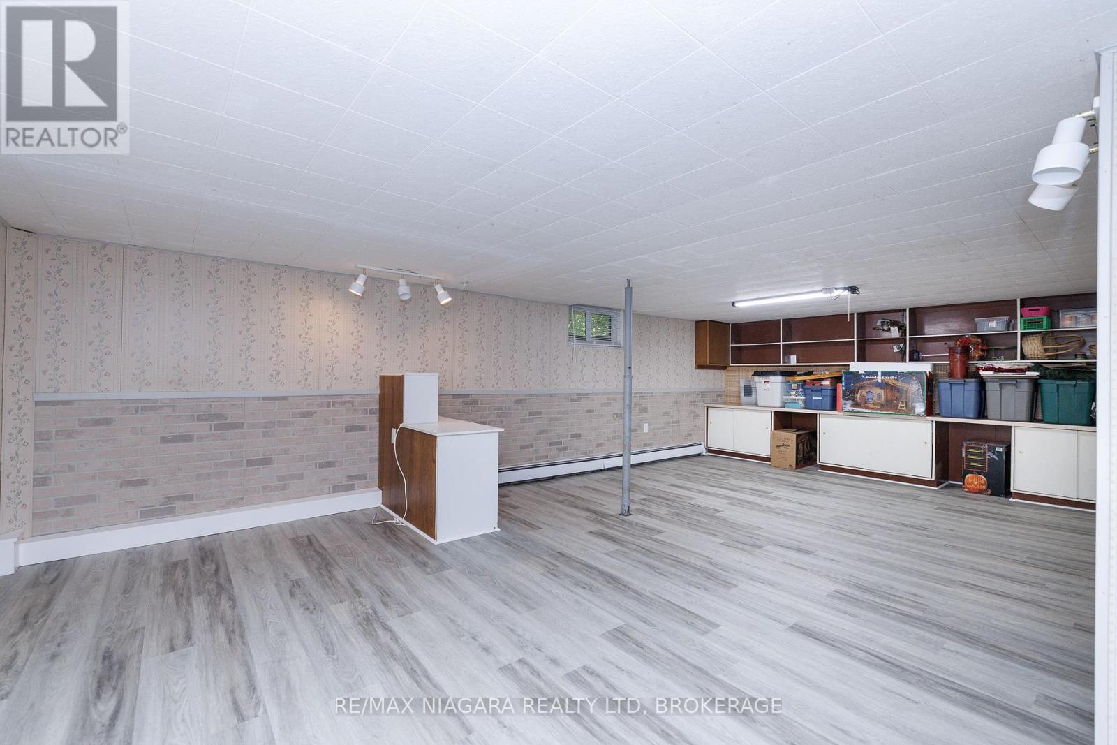 6329 GOODSIR CRESCENT - 33