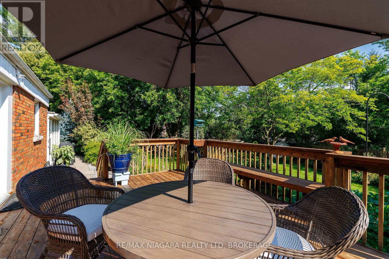 6329 GOODSIR CRESCENT - 38