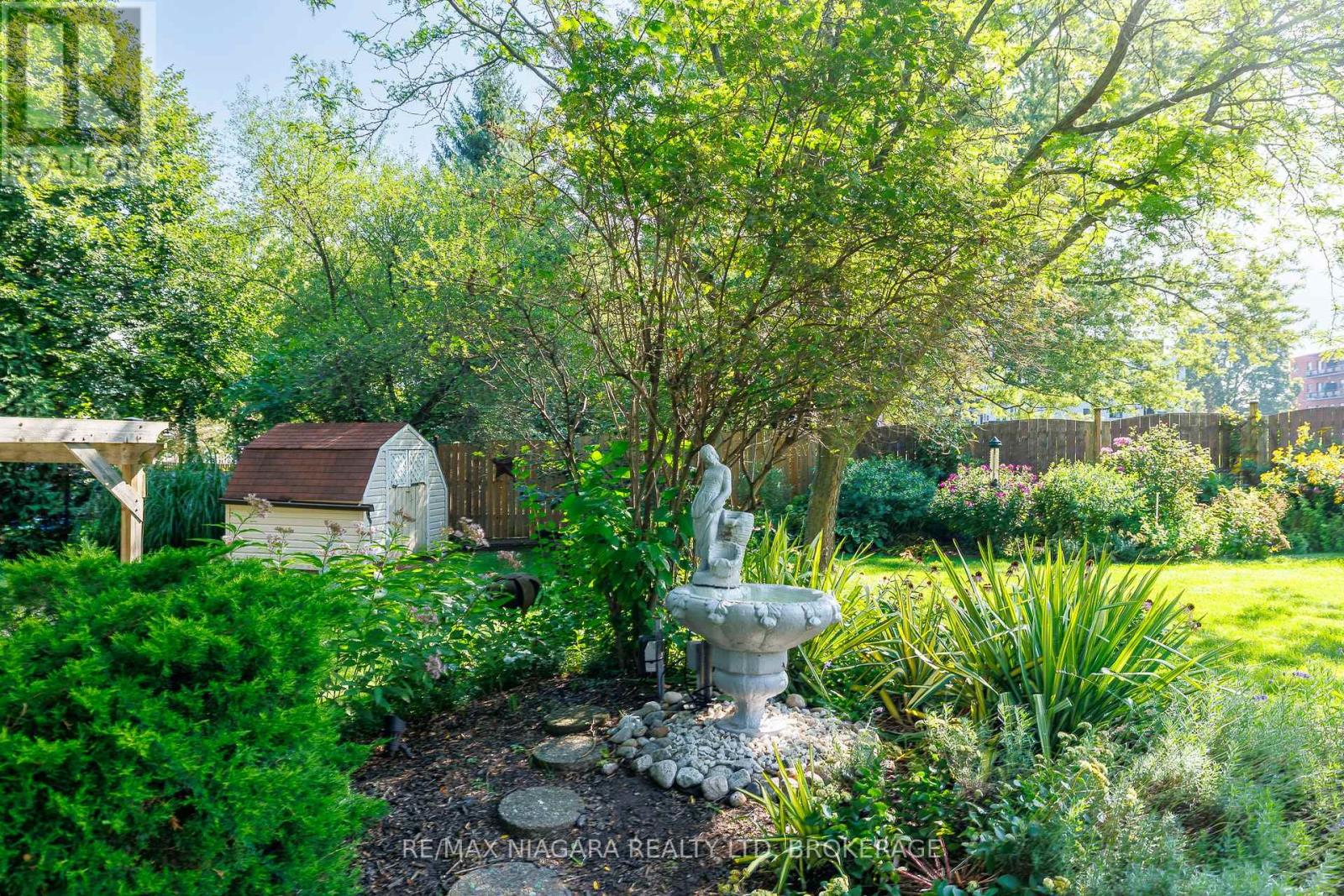 6329 GOODSIR CRESCENT - 4