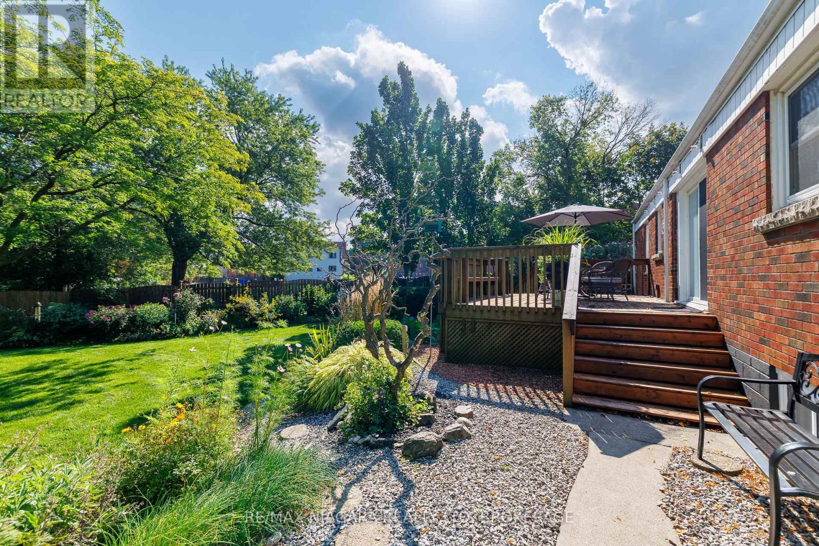 6329 GOODSIR CRESCENT - 41