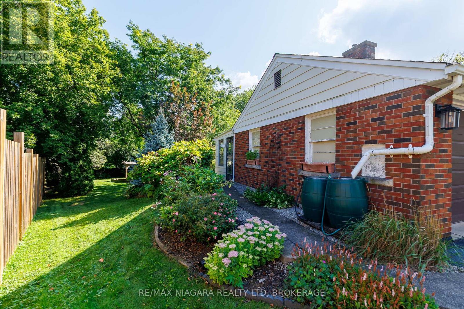 6329 GOODSIR CRESCENT - 44