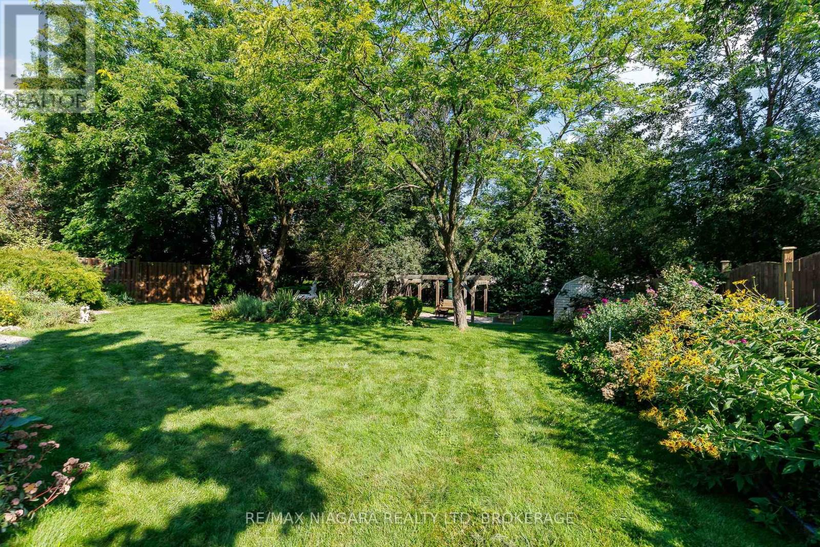 6329 GOODSIR CRESCENT - 46