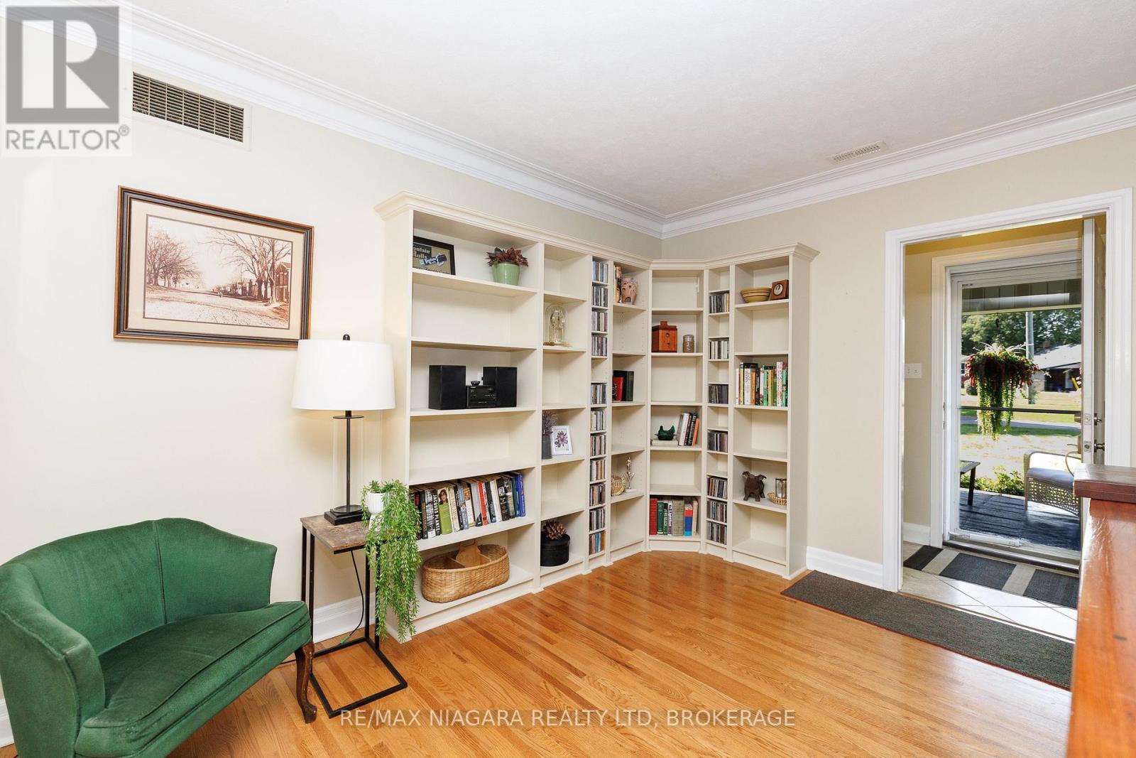 6329 GOODSIR CRESCENT - 7