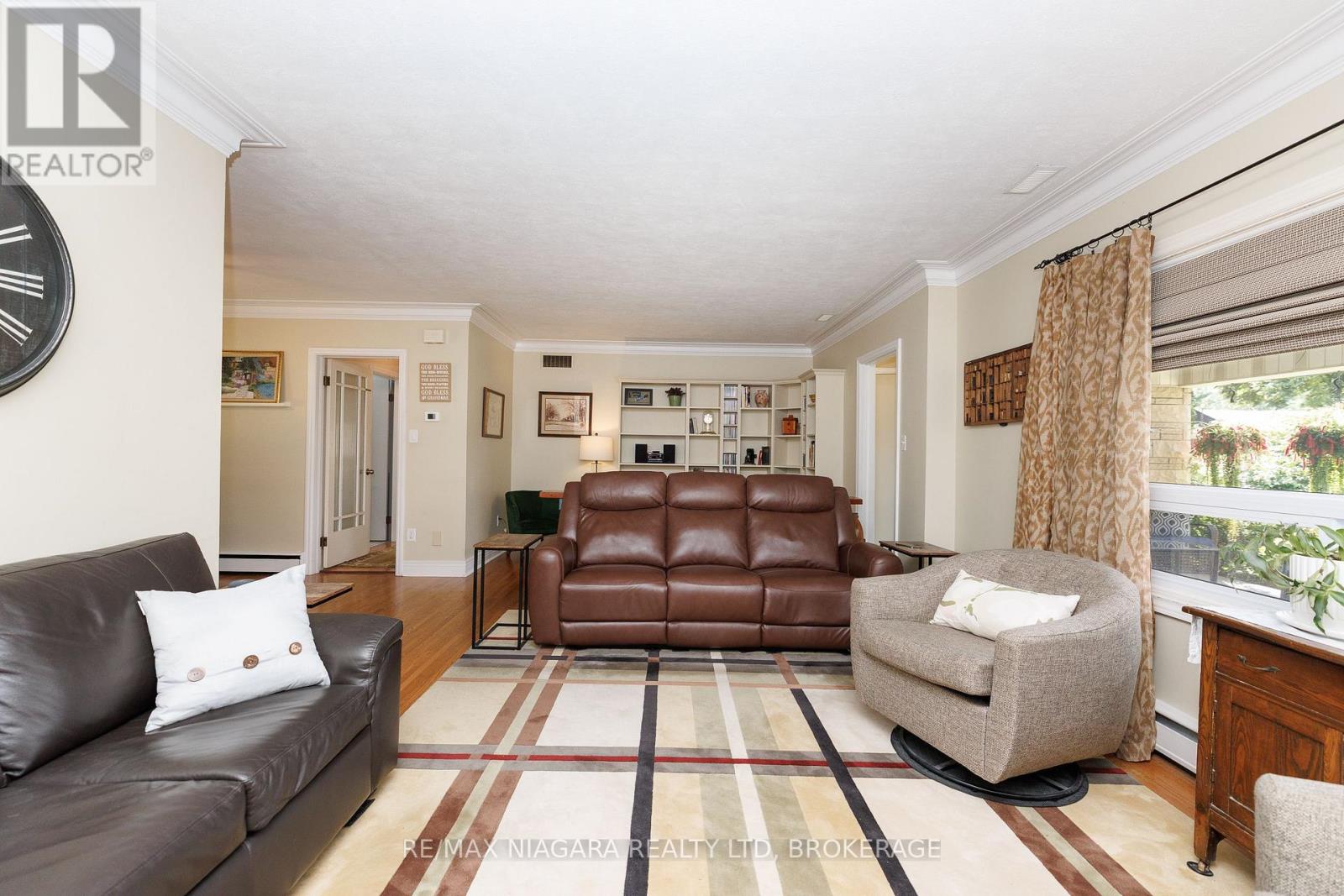 6329 GOODSIR CRESCENT - 9