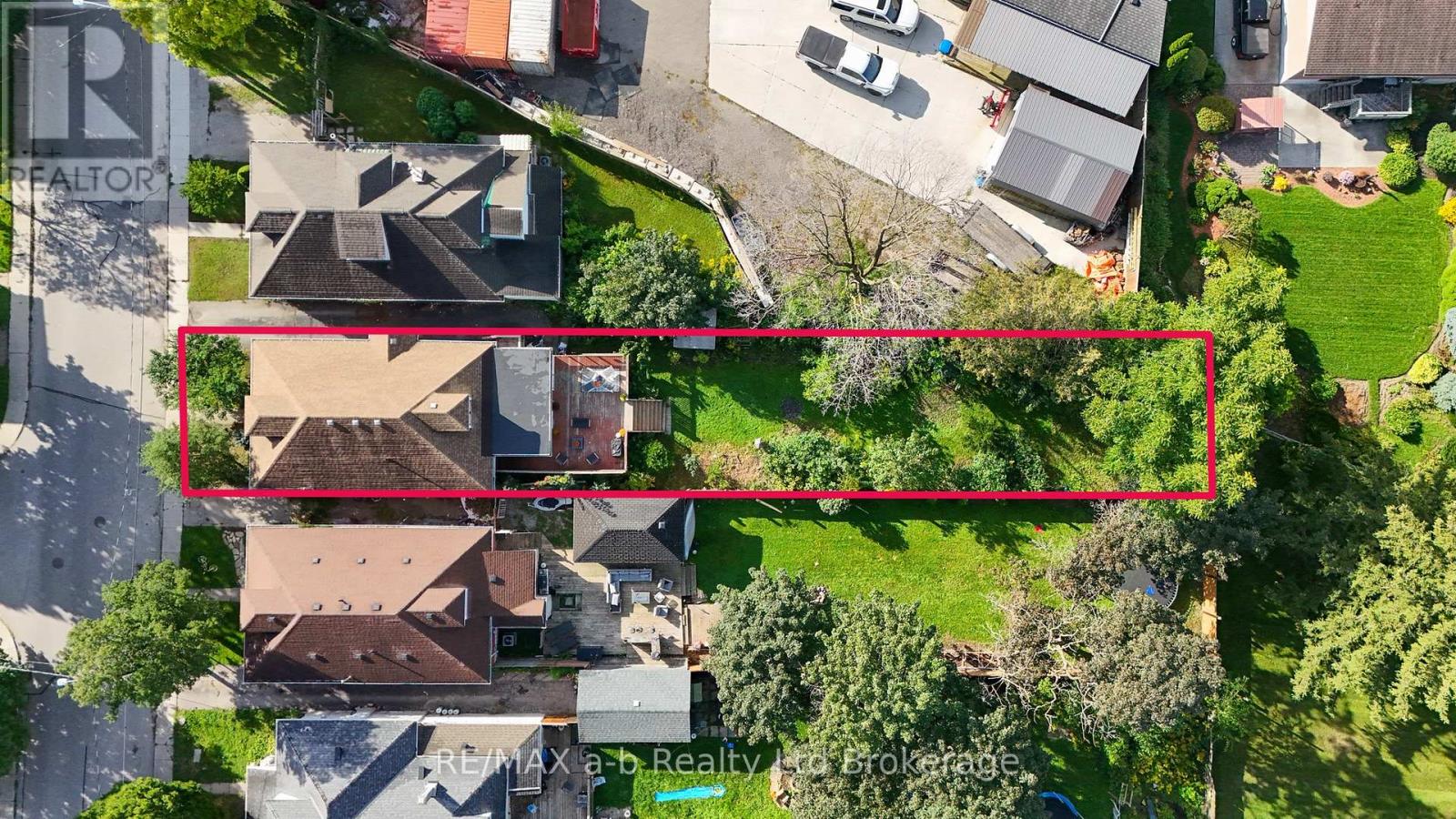 225 GRAHAM STREET, Woodstock (Woodstock - North) — photo 2