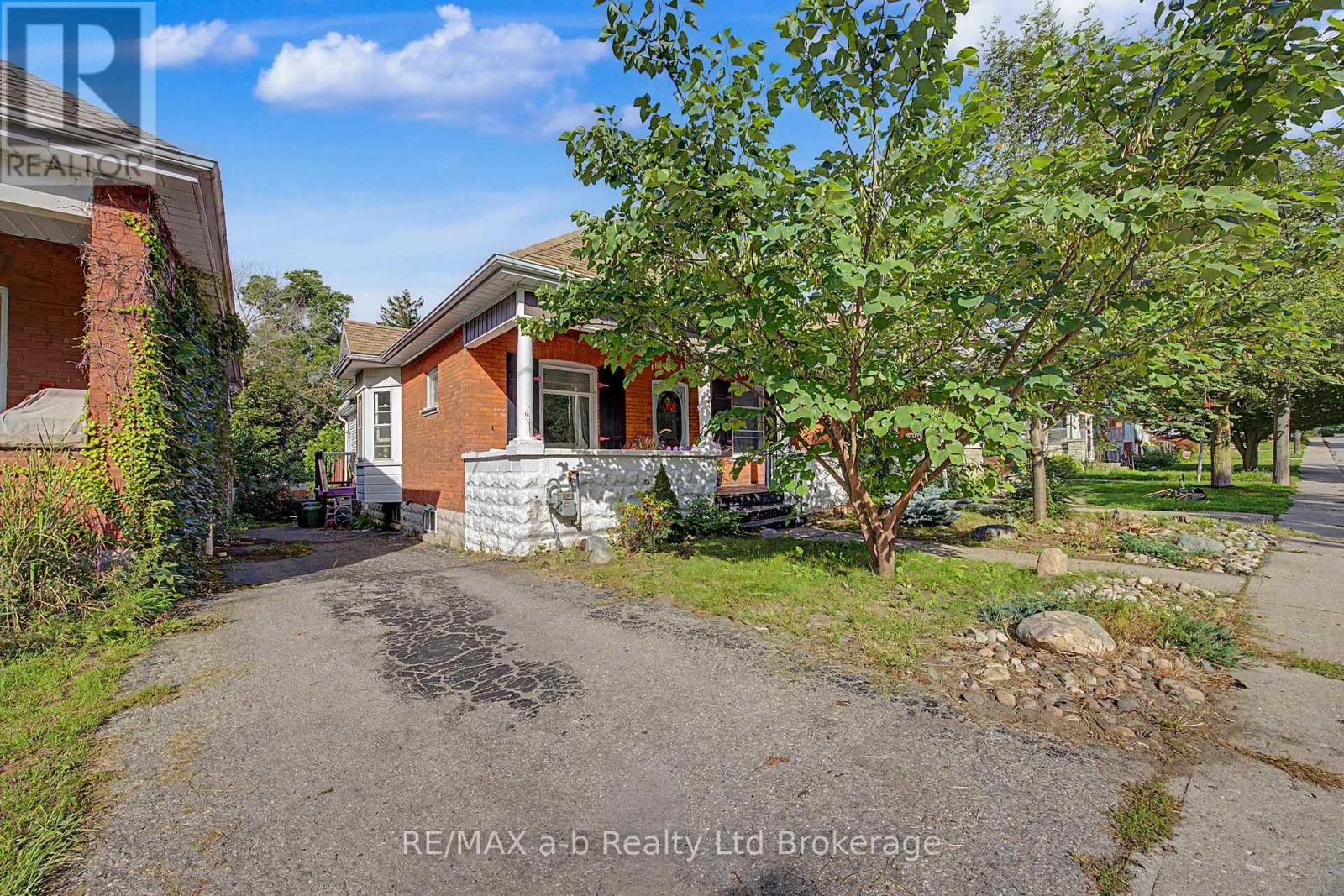 225 GRAHAM STREET - 34