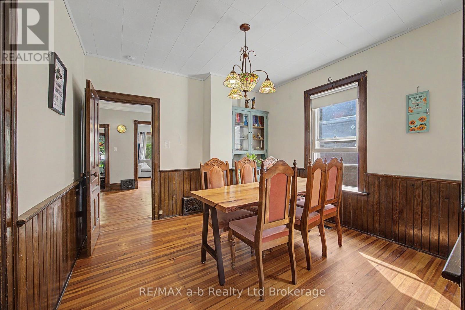 225 GRAHAM STREET, Woodstock (Woodstock - North) — photo 5