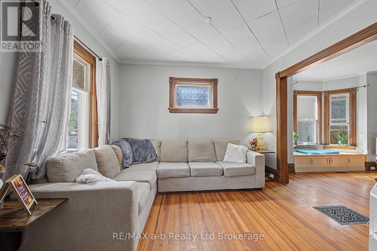 225 GRAHAM STREET, Woodstock (Woodstock - North) — photo 9