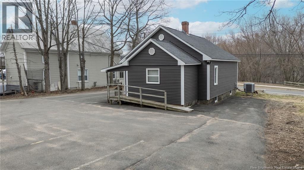 123 Main Street, Fredericton, New Brunswick, E3A1C6, Fredericton, New Brunswick — photo 3 of 5