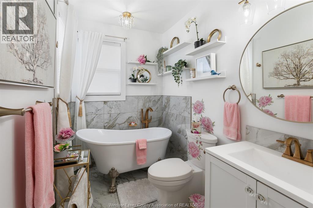 3274 Parkwood AVENUE - 24