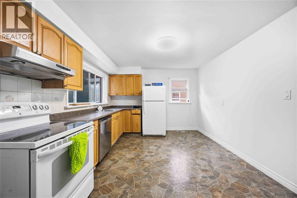 690 Kember Avenue — photo 10