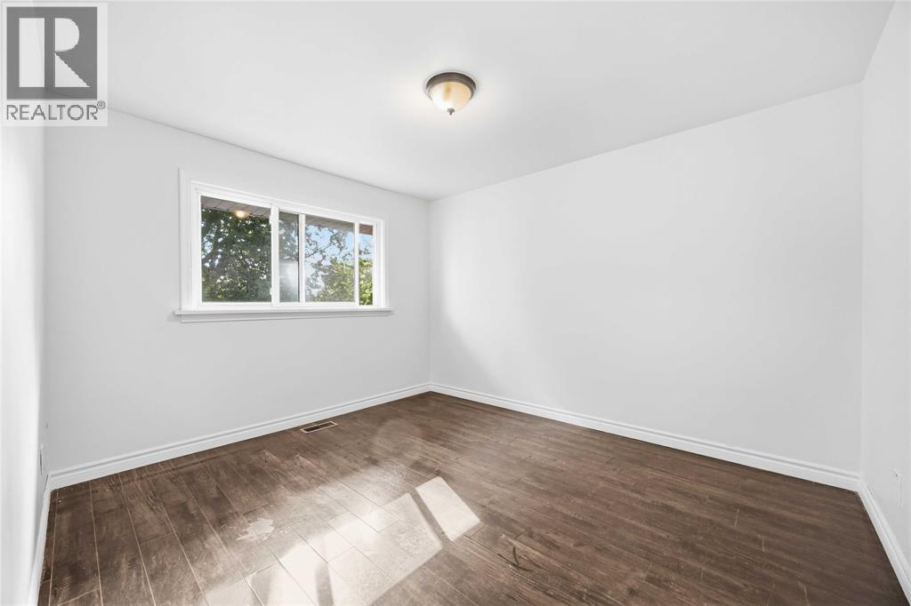690 Kember Avenue — photo 12
