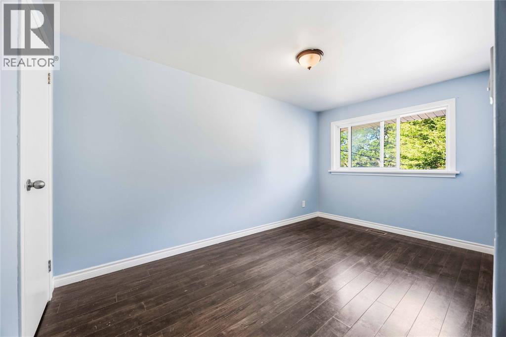 690 Kember Avenue — photo 14