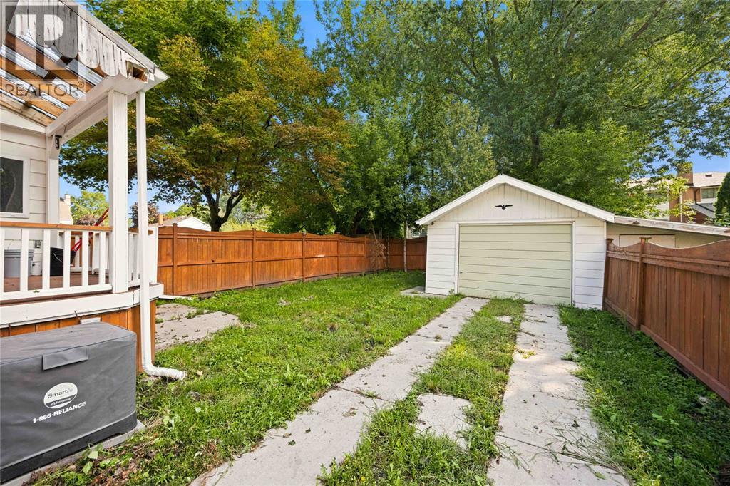 690 Kember Avenue — photo 25
