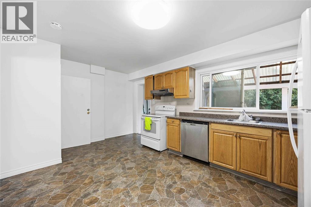 690 KEMBER AVENUE, Sarnia — photo 9