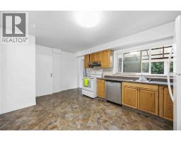 Kitchen - 690 Kember Avenue, Sarnia, ON N7S2T1 Photo 9
