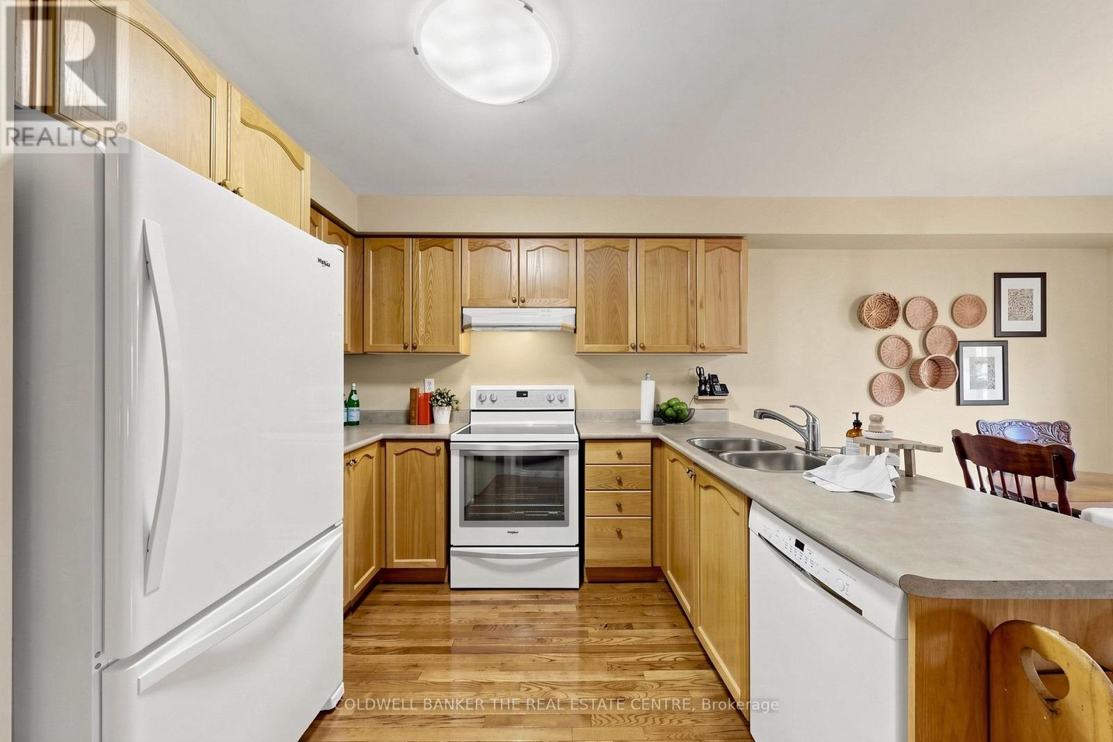 260 FLAGSTONE WAY, Newmarket (Woodland Hill) — photo 4