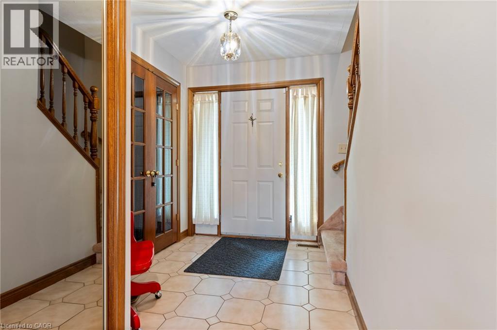 8 BECKETT Drive, Brantford — photo 5