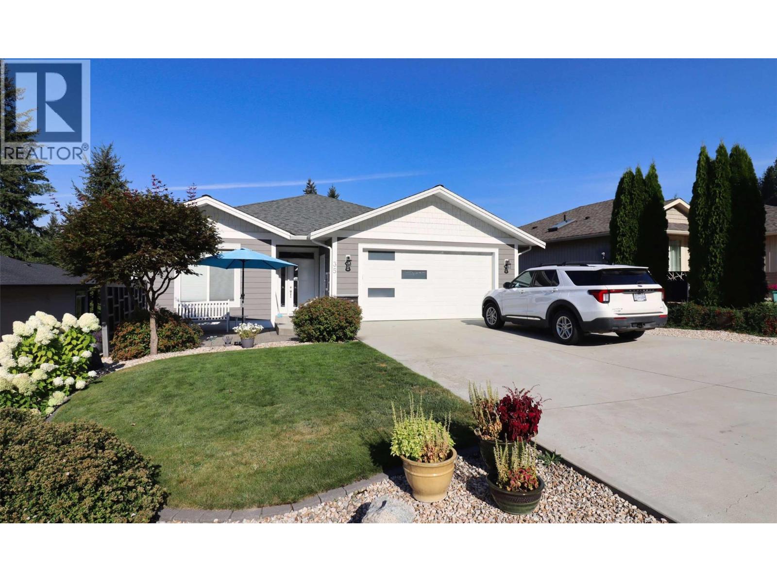 #35, 2592 Alpen Paradies Road, Blind Bay