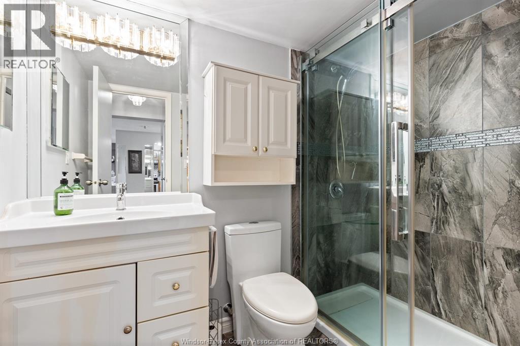 #407 3936 WYANDOTTE STREET East - 12