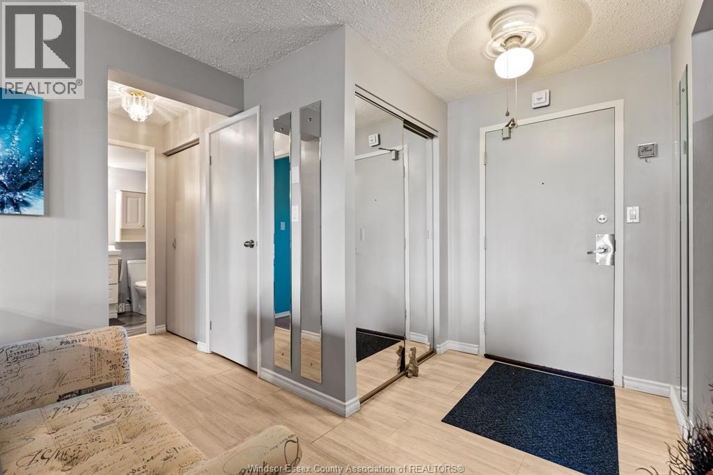 #407 3936 WYANDOTTE STREET East - 13