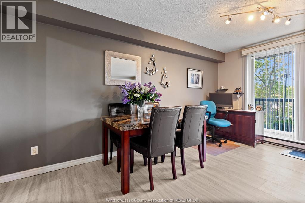 #407 3936 WYANDOTTE STREET East - 17