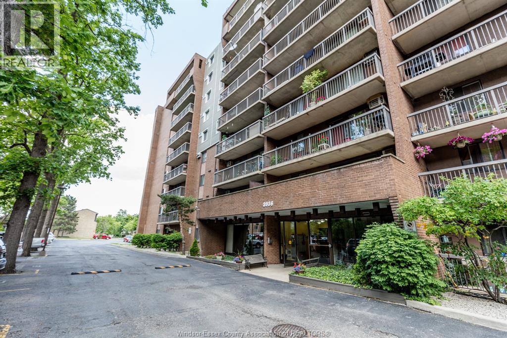 #407 3936 WYANDOTTE STREET East - 2