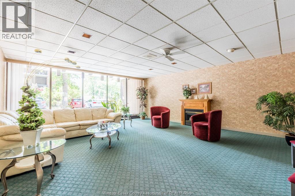 #407 3936 WYANDOTTE STREET East - 22