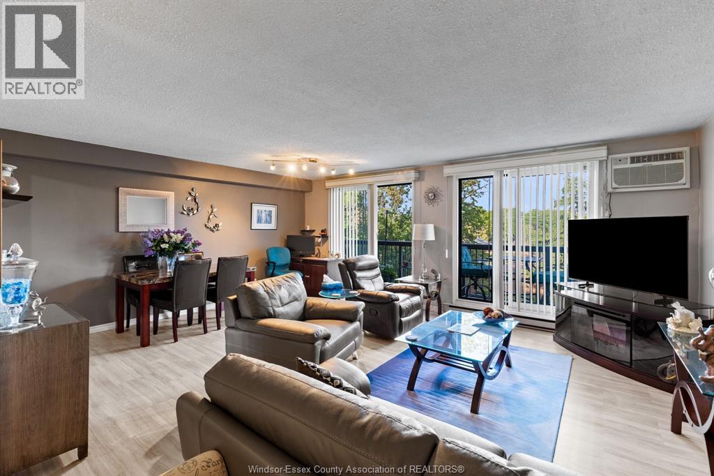 #407 3936 WYANDOTTE STREET East - 3