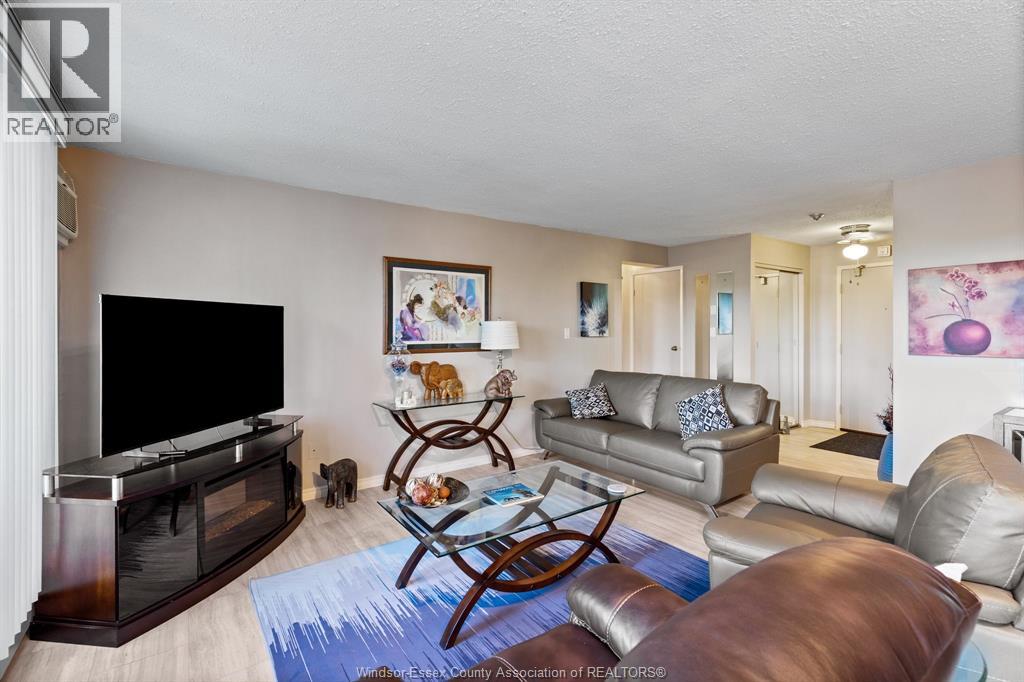 #407 3936 WYANDOTTE STREET East - 6