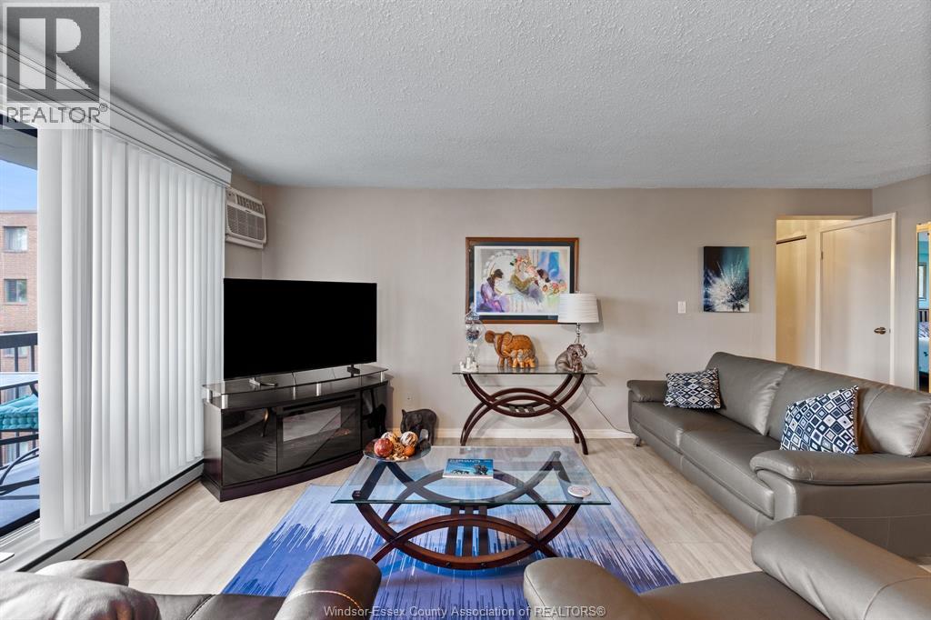#407 3936 WYANDOTTE STREET East - 7