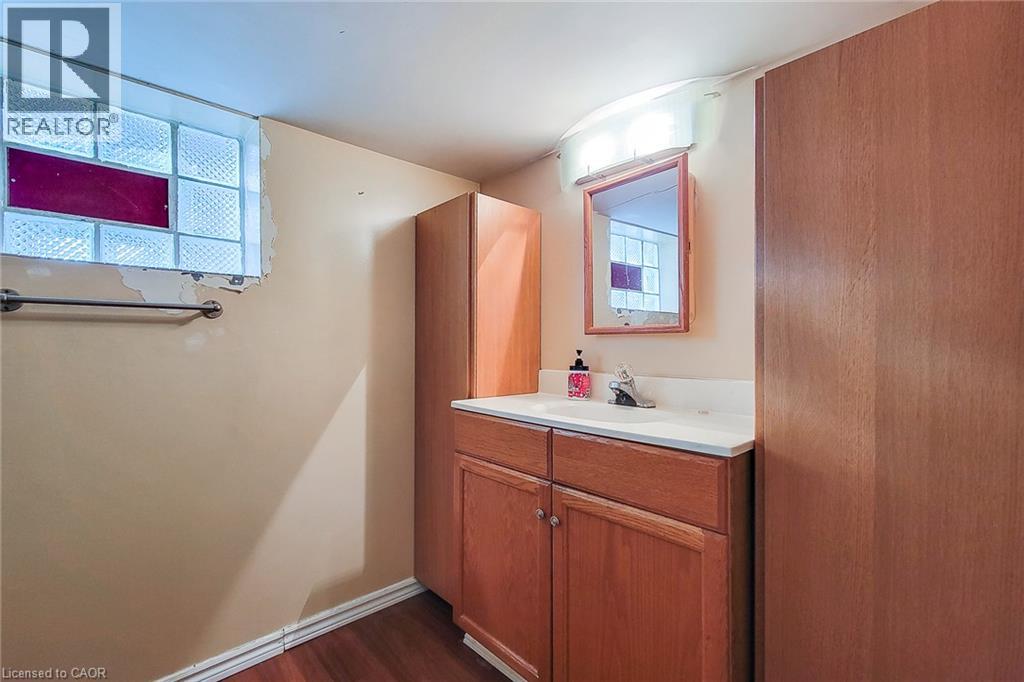 12 LEINSTER Avenue S - Image 35