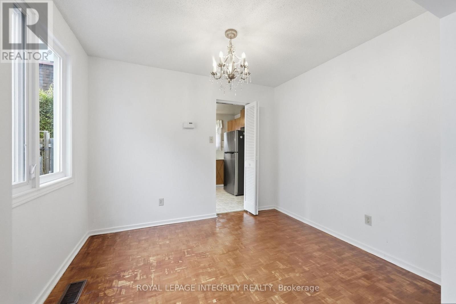 3 Bed, 2 Bath House for Sale in Ottawa – 30 – 2057 JASMINE CRESCENT, Ottawa – MLS# X13764478 - Image 11