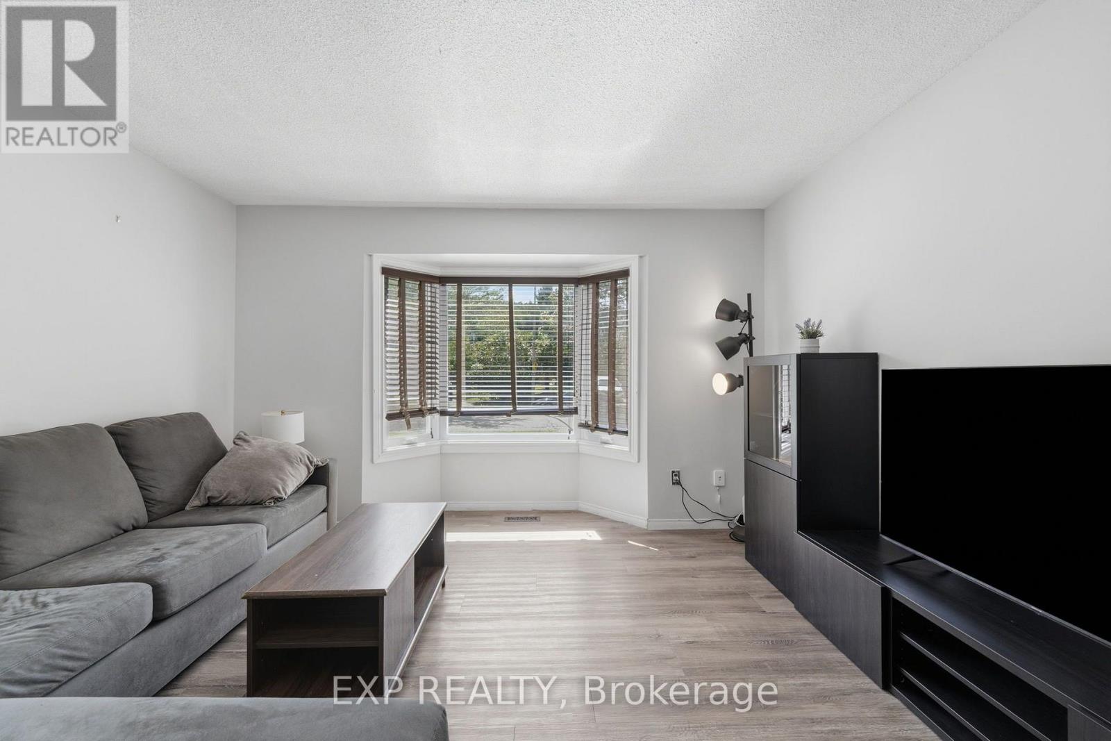 14 HEDGE LAWN DRIVE - 12