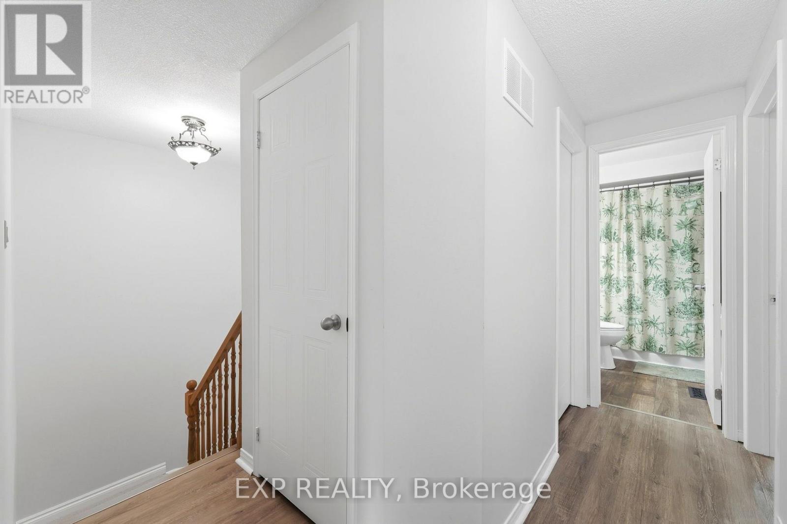 14 HEDGE LAWN DRIVE - 19